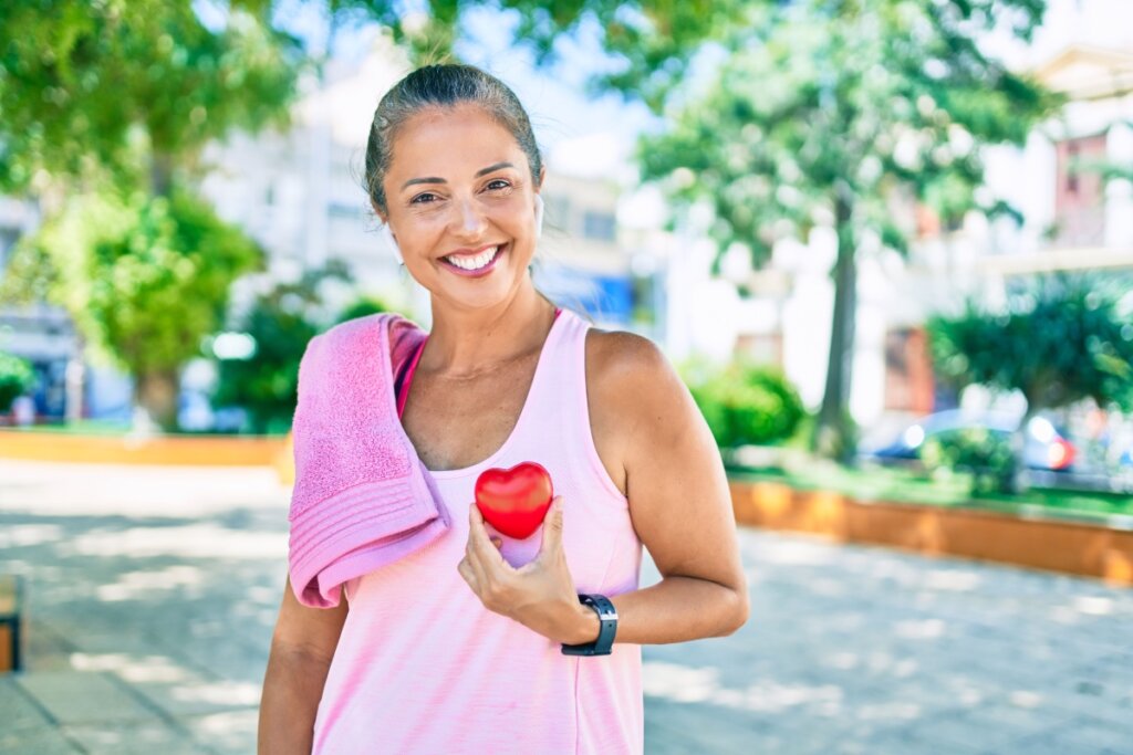 Envelhecimento feminino: entenda como as mudanças acontecem juntas