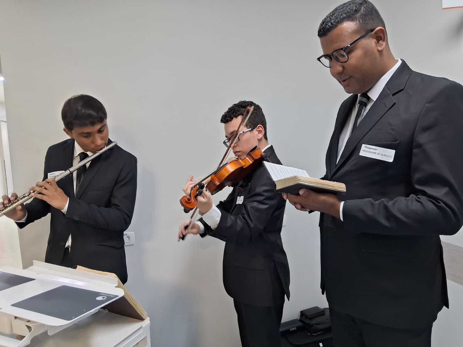 Ação de louvor leva fé e conforto a pacientes do Hospital Santana, em Mogi das Cruzes