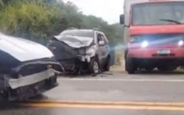 Acidente na Mogi-Salesópolis deixa dois feridos nesta segunda-feira (29)