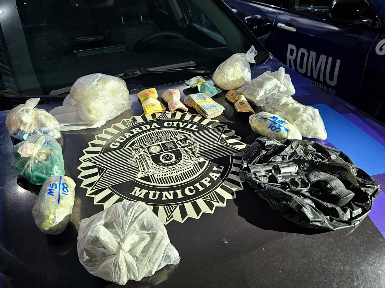 Mais de 2 mil porções de drogas são apreendidas em operação da GCM em Itaquaquecetuba