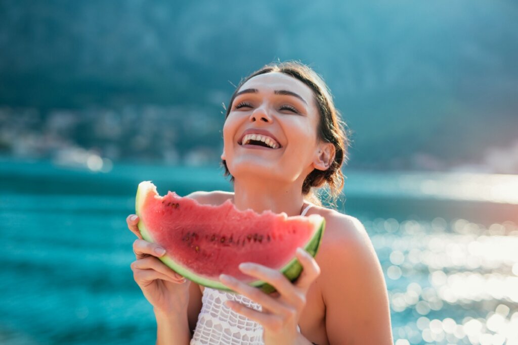 Calor intenso: saiba como evitar a desidratação e beber mais água