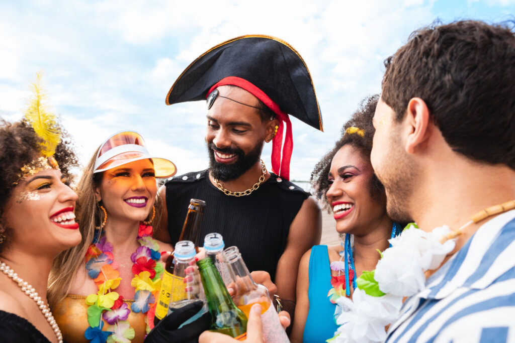 Álcool e energético no Carnaval: entenda os riscos da combinação