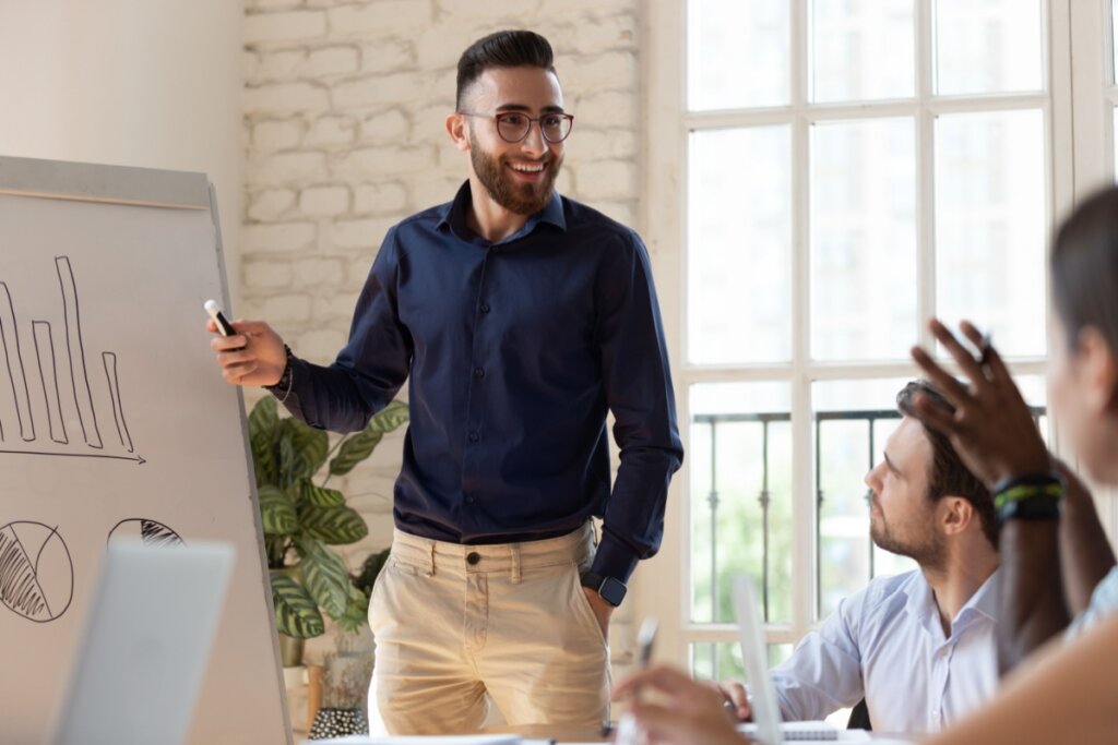 Neuro-storytelling na liderança: 7 formas de transformar metas em narrativas que geram engajamento