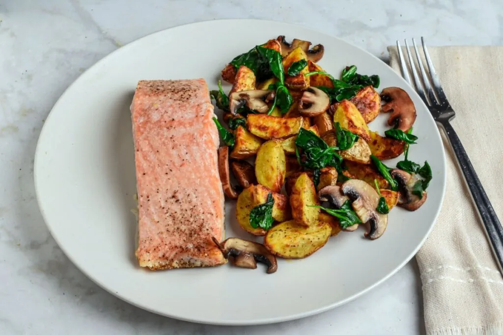 Almoço saudável: 5 receitas com salmão para inserir na dieta