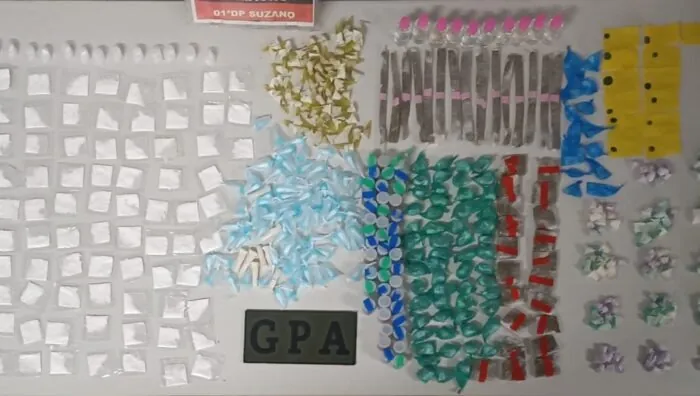 Mil porções de drogas são apreendidas e homem é preso por tráfico em Suzano
