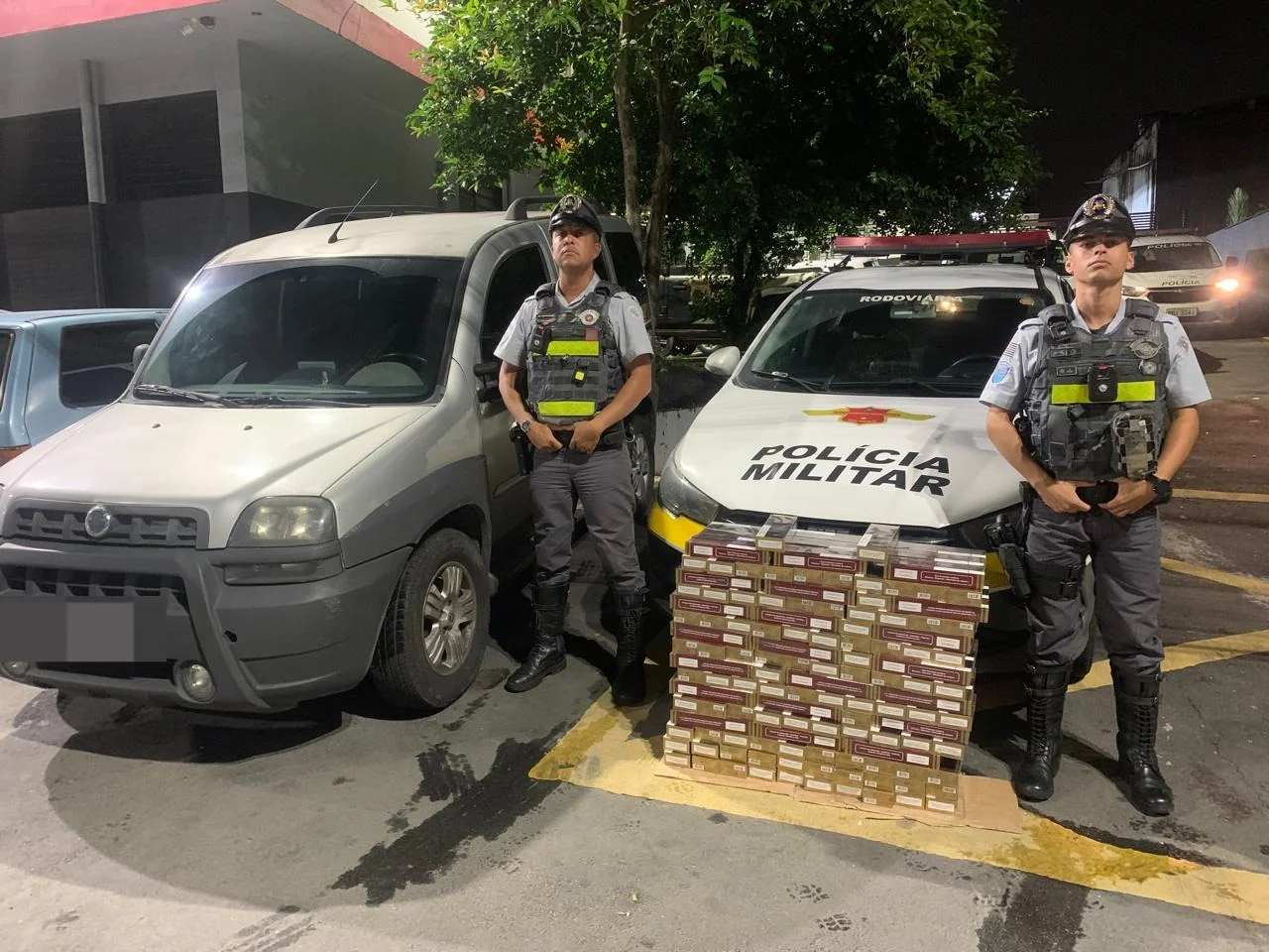 Polícia Rodoviária prende homem por contrabando de cigarros na Ayrton Senna, em Itaquá