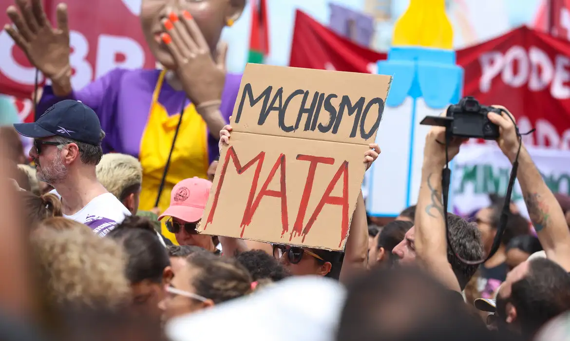 Entenda o que são 'redpill' e outros termos de ódio contra mulheres