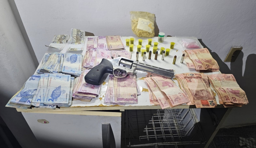 GCM de Mogi das Cruzes apreende revólver e drogas em casa de homem preso por violência doméstica