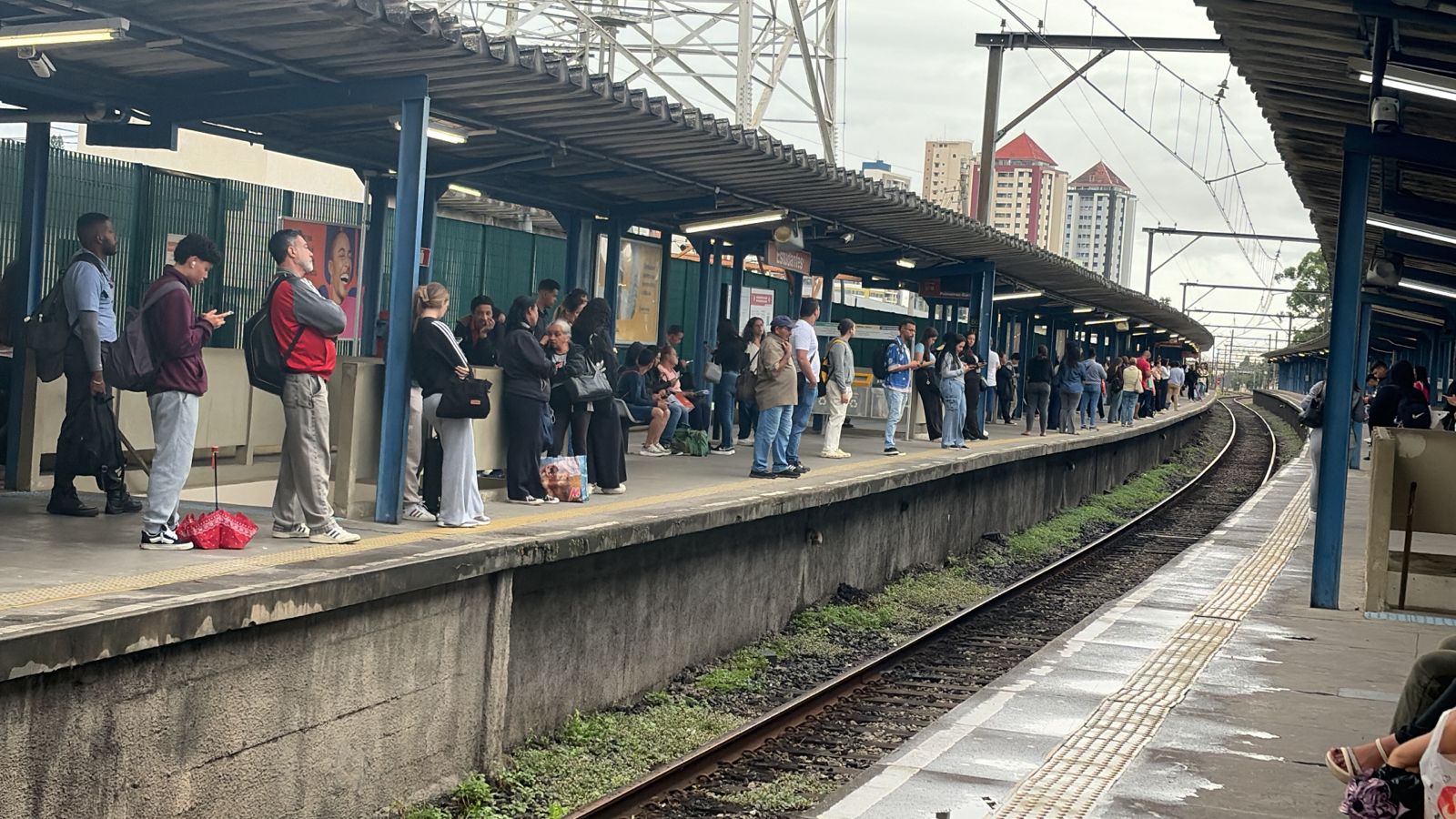 Falha de sinalização afeta circulação de trens da Linha 11 e 12 nesta sexta-feira