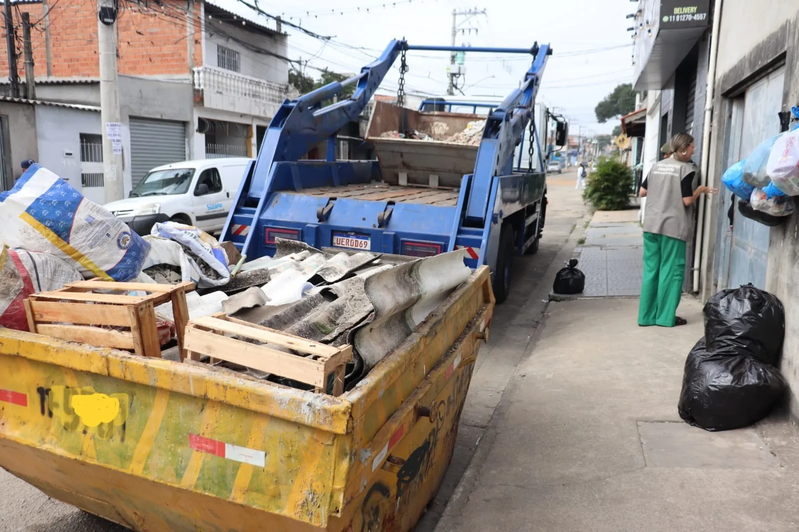 Caçambas irregulares são apreendidas na região norte de Suzano