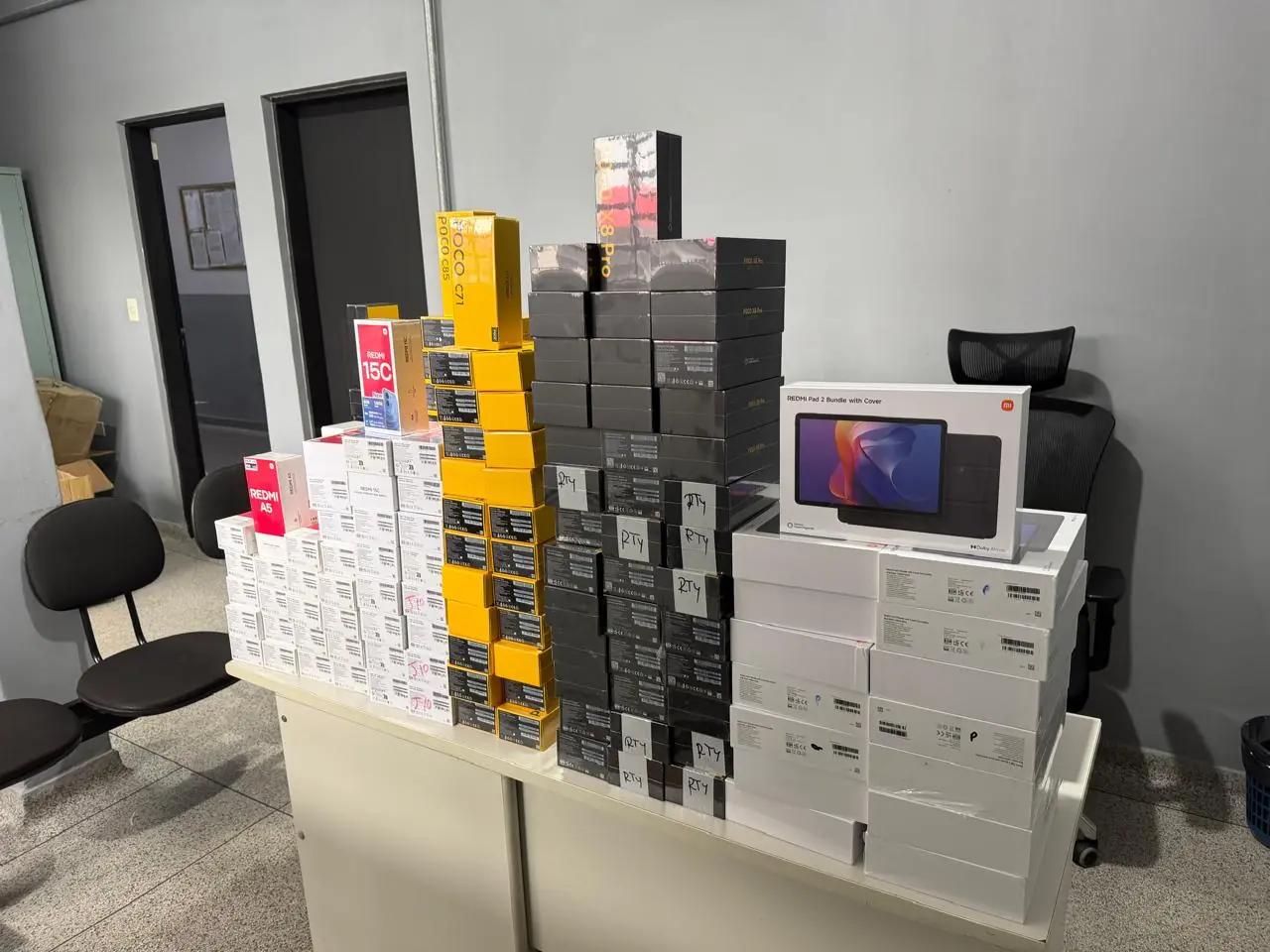 PM apreende carga de mais de meio milhão de reais em celulares em Itaquaquecetuba