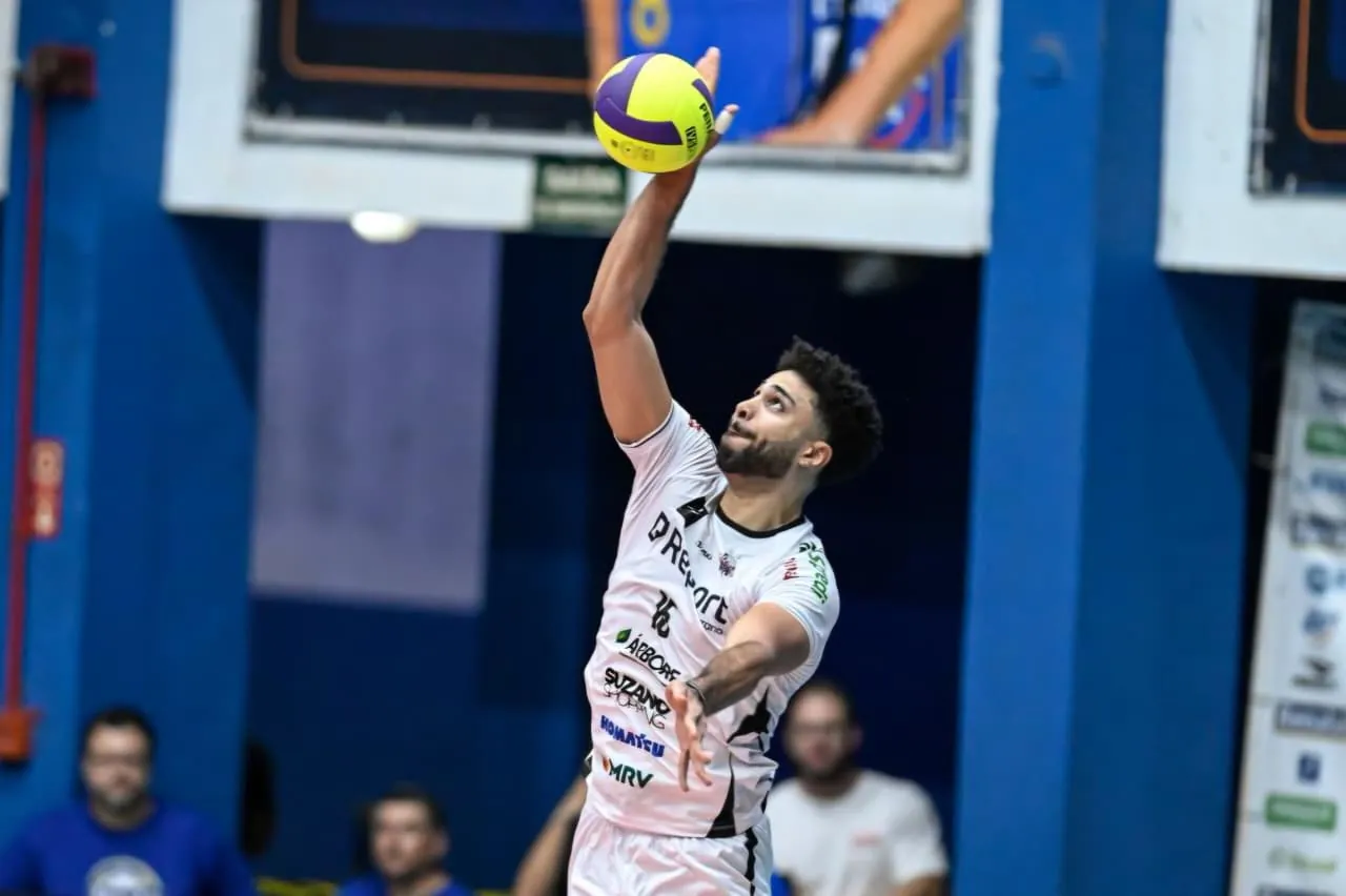 Suzano Vôlei anuncia renovação com central Leo Andrade