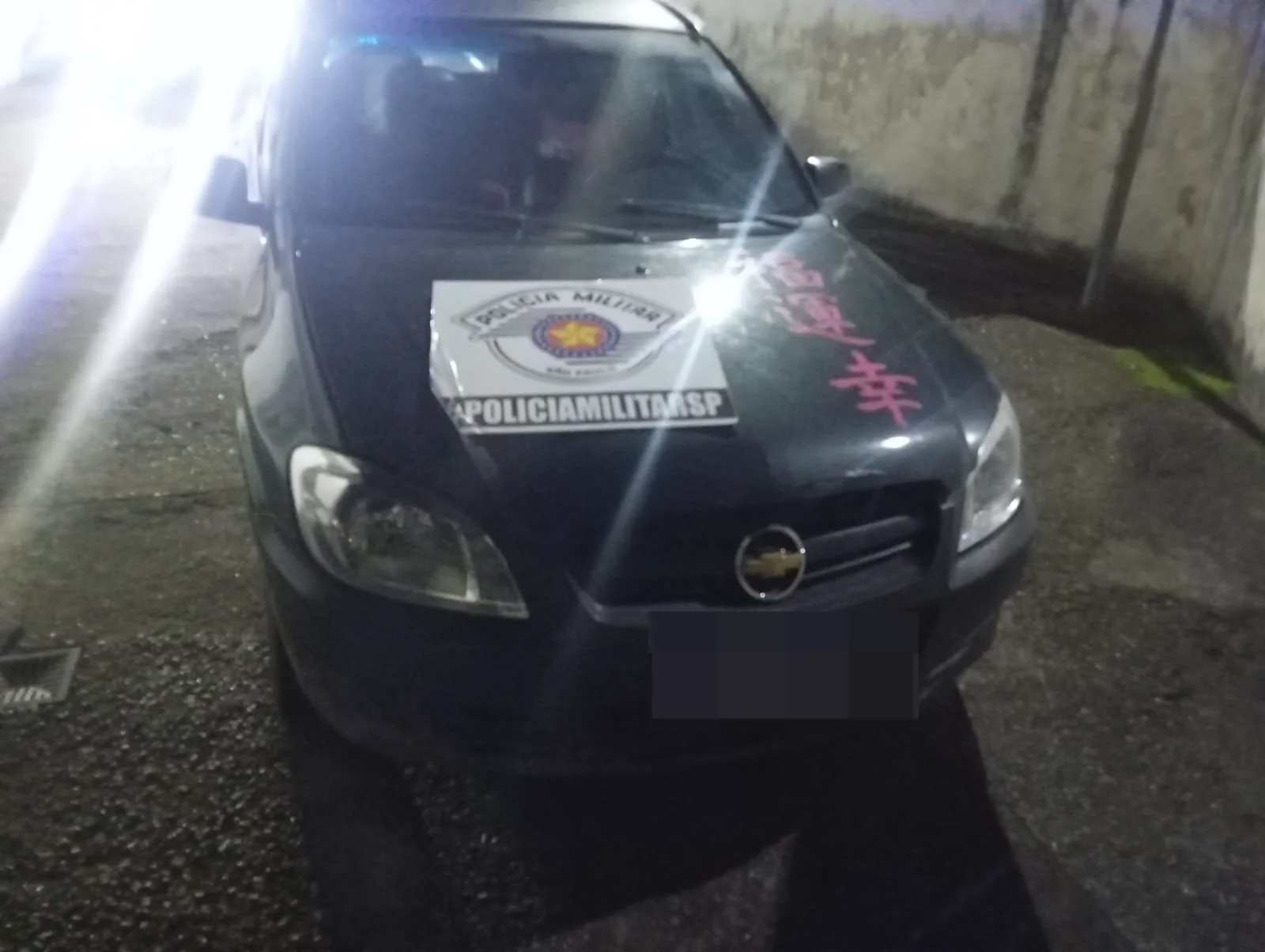 Carro com registro de estelionato é apreendido pela PM em Salesópolis