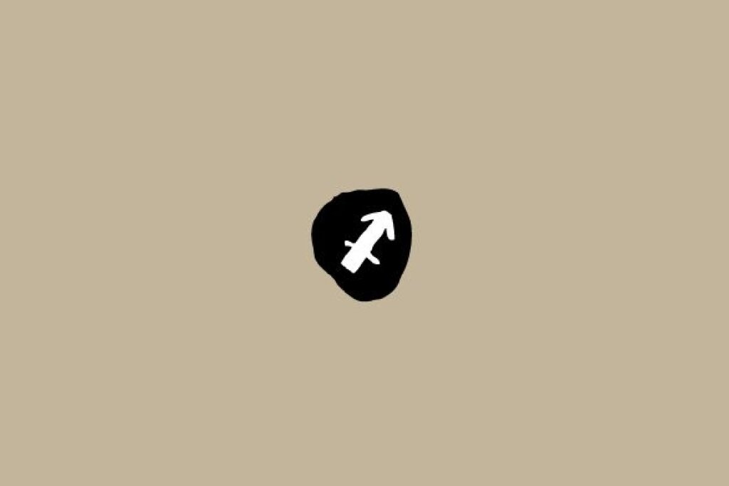 Símbolo do signo de Sagitário em branco dentro de um círculo preto sobre um fundo bege
