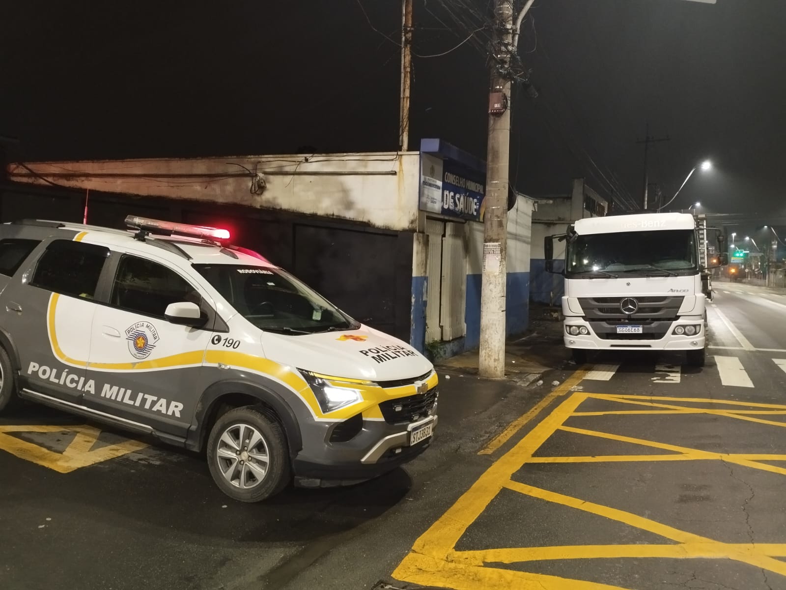 Polícia recupera caminhão roubado e prende suspeito na Ayrton Senna, em Itaquá