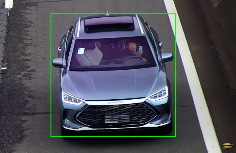 Radares com IA passam a aplicar multas por uso de celular ao volante e falta de cinto no Rodoanel
