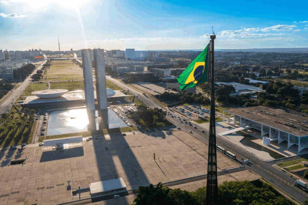 Vista aérea do Palácio do Planalto, em Brasília, com céu azul e sem nuvens
