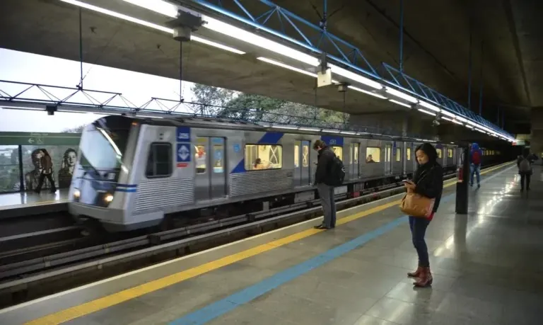 Metrô de São Paulo abre inscrições para processo seletivo de estágio remunerado