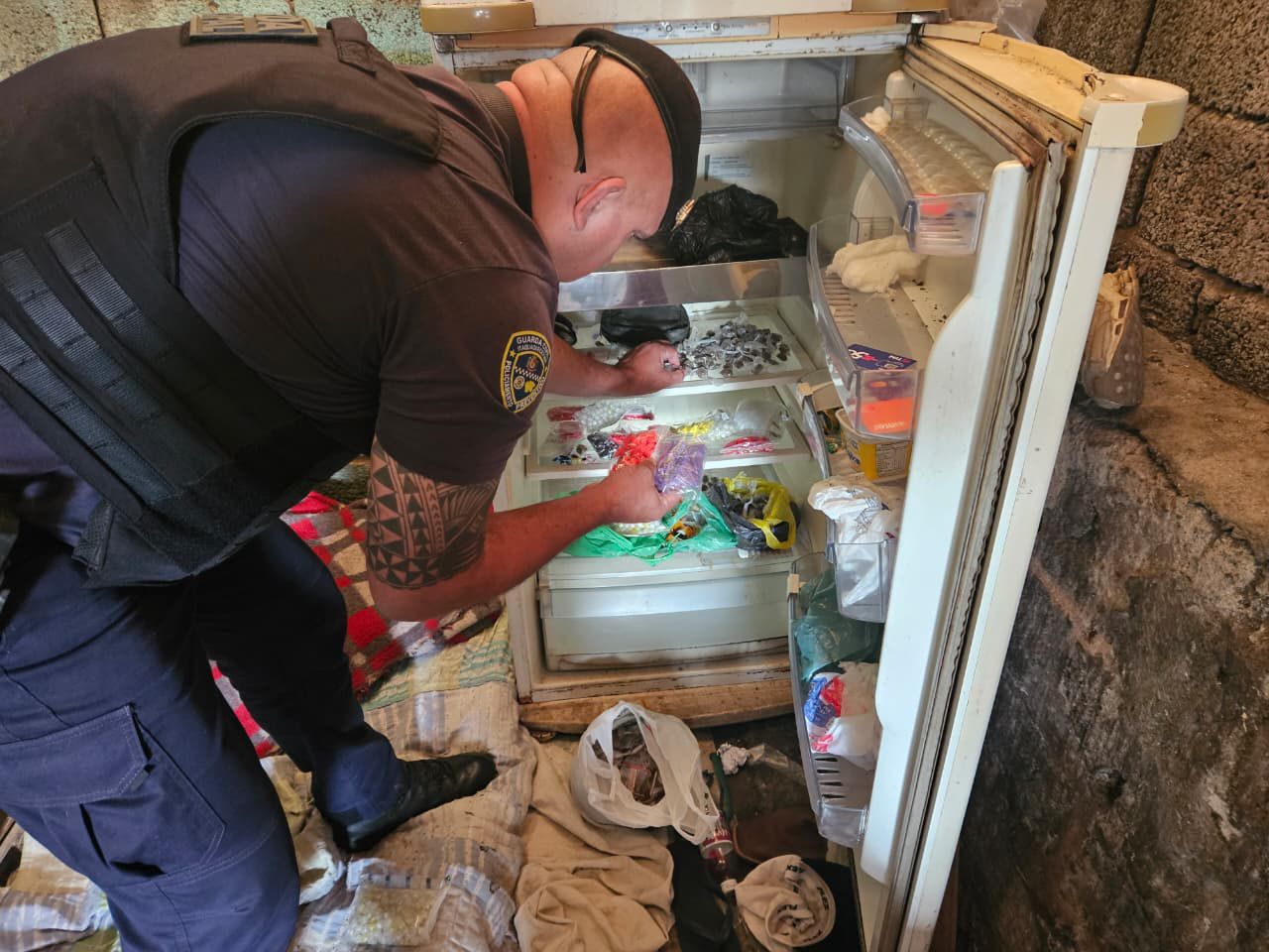 GCM de Itaquá apreende mais de 3 mil porções de drogas em imóvel usado pelo tráfico