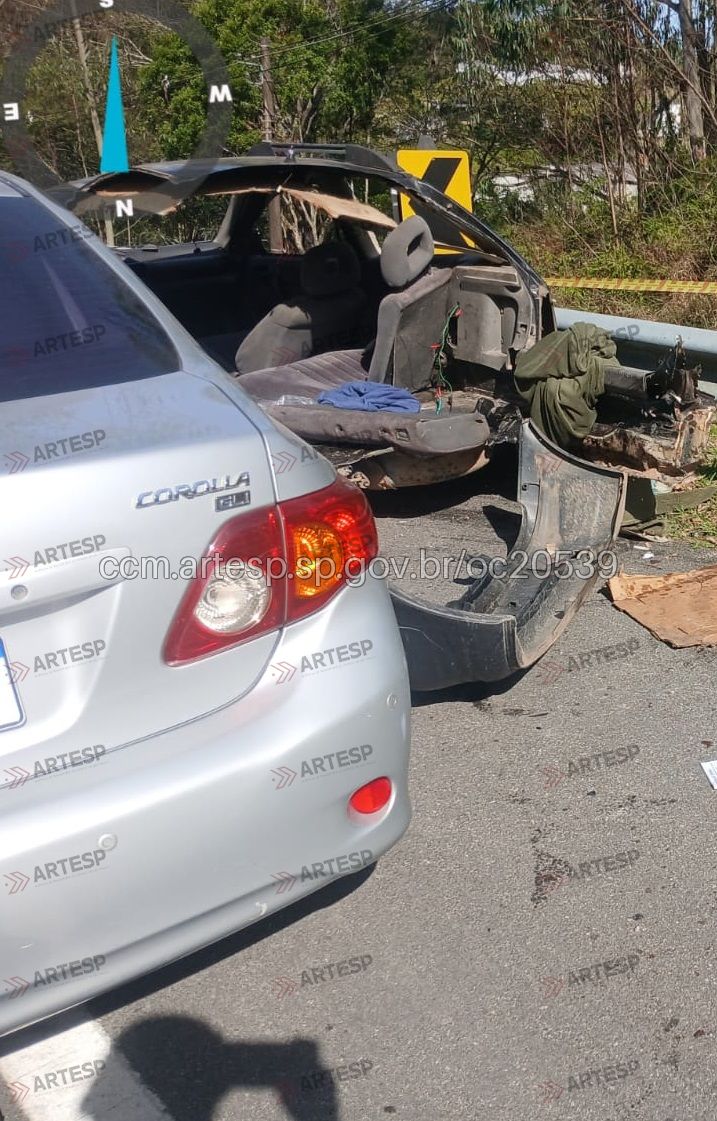 Mulher morre e outras 6 ficam feridas após semirreboque se desprender de caminhonete na Mogi-Bertioga