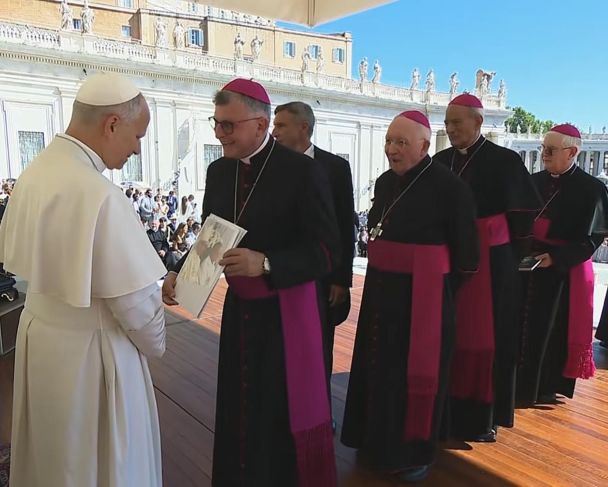 Vídeo: bispo de Mogi das Cruzes participa de Audiência Geral com o Papa Leão XIV, no Vaticano