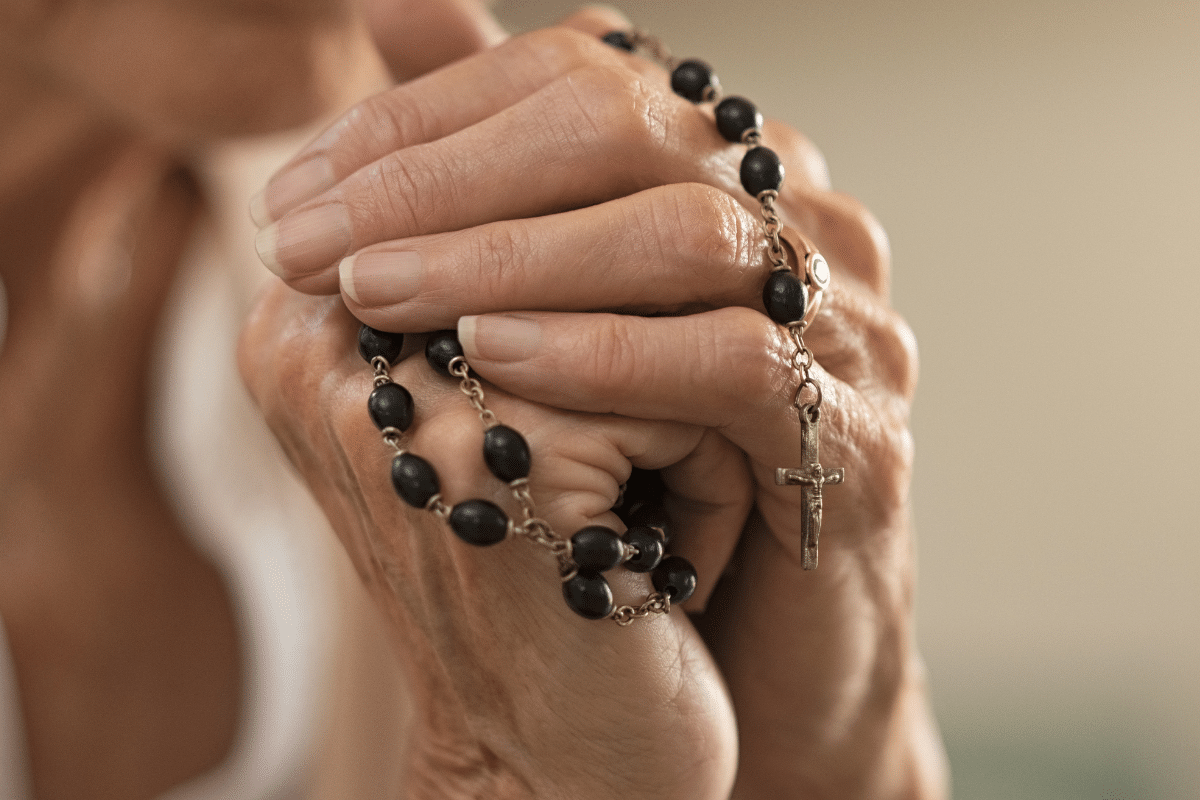 Dia de Santa Teresa de Calcutá: 5 orações inspiradas na fé e no amor ao próximo