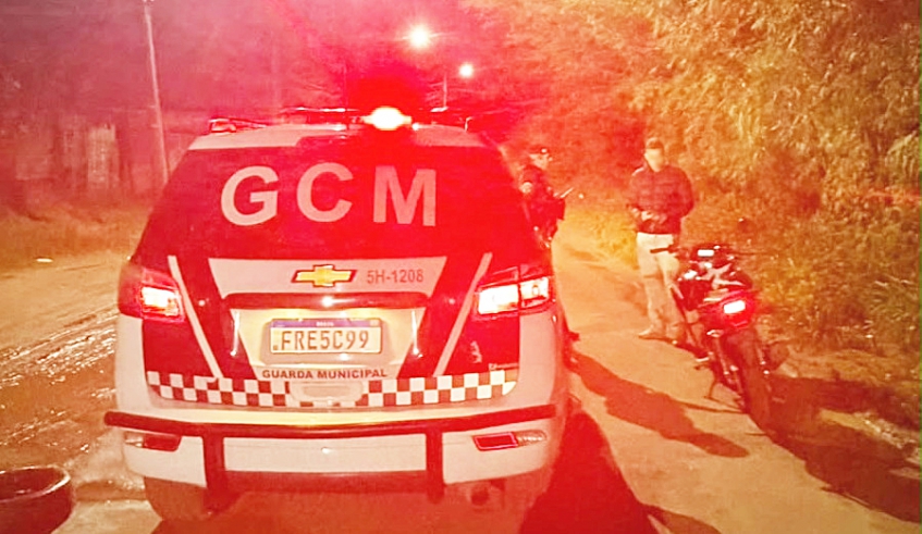 GCM prende procurados por roubo e por desrespeito a medida protetiva em Mogi