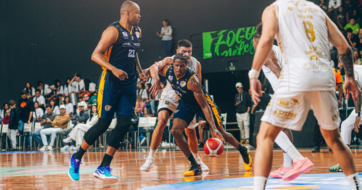 Mogi Basquete segura pressão do Bauru e vence fora de casa pelo NBB