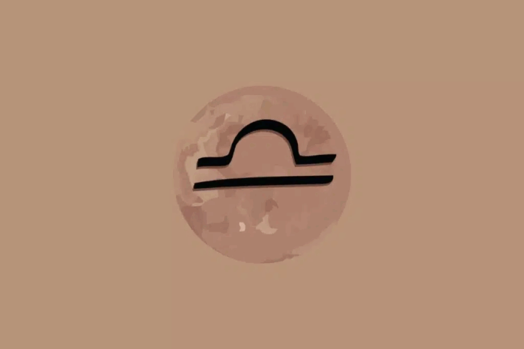 Imagem com fundo bege, apresentando um círculo em tom rosado no centro, com textura que lembra a superfície da Lua. Dentro dele, aparece o símbolo astrológico do signo de Libra em preto, formado por um arco sobre uma linha horizontal e outra linha reta logo abaixo.