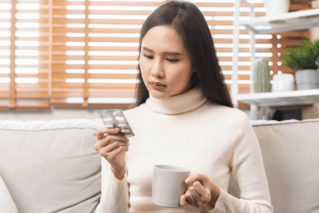 Tomar remédio com café, leite ou suco pode atrapalhar o efeito? Veja os riscos