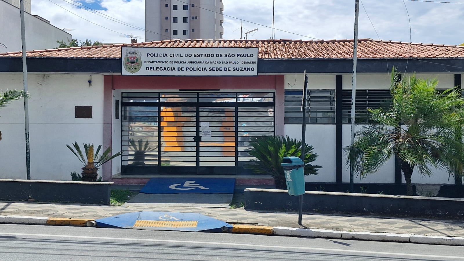 Homem é preso após derrubar parede e invadir estabelecimento em Suzano